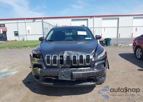 2016 Jeep Cherokee Latitude z USA, uszkodzony, nr VIN 1C4PJMCS2GW360748